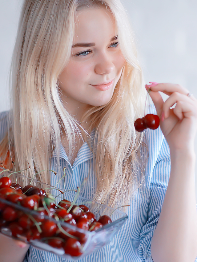 The Surprising Health Benefits of Cherries and the Best Ones to Eat